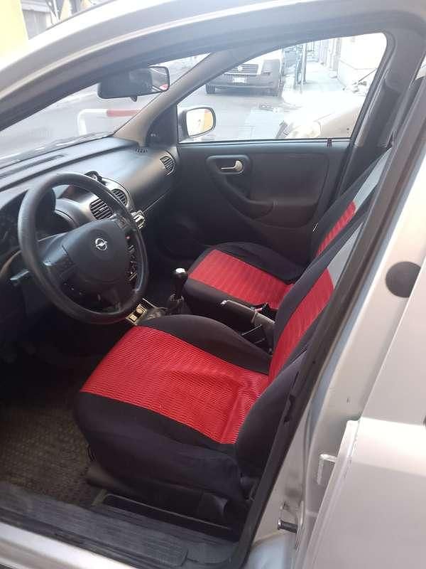 Usata Opel Corsa Swing 65 CV (47 kW) 2004 Berlina