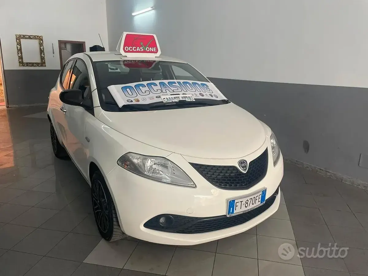Usata Lancia Ypsilon Gold 69 CV (50 kW) 2018 Bianco Utilitaria