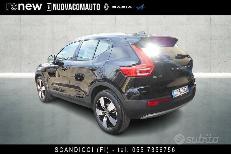 Usata Volvo XC40 Momentum 130 CV (95 kW) 2022 Nero SUV