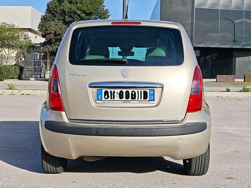 Usata Lancia Musa 95 CV (69 kW) 2005 Oro Monovolume