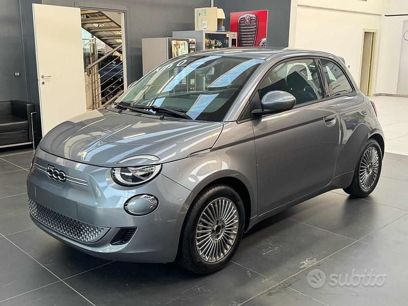 Usata Fiat 500e 86 kW (118 CV) 2024 Grigio Berlina