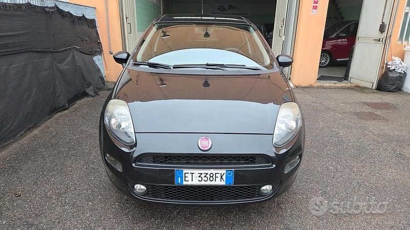 Usata Fiat Punto Lounge 69 CV (50 kW) 2014 Nero Utilitaria