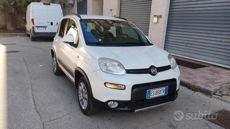 Usata Fiat Panda 4x4 S 75 CV (55 kW) 2013 Bianco Utilitaria