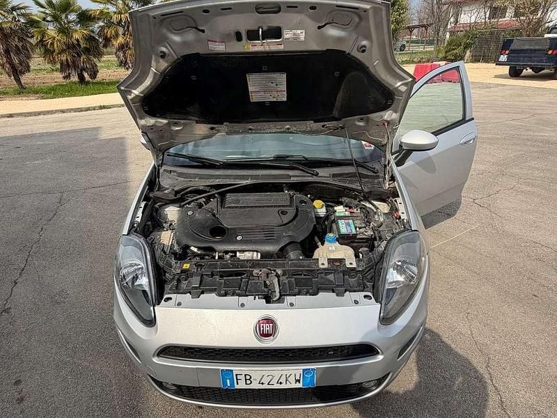 Usata Fiat Punto Lounge 84 CV (61 kW) 2015 Argento Utilitaria