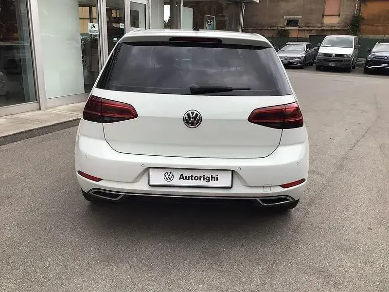 Usado VW Golf VII Highline 116 CV (85 kW) 2017 Blanco Berlina
