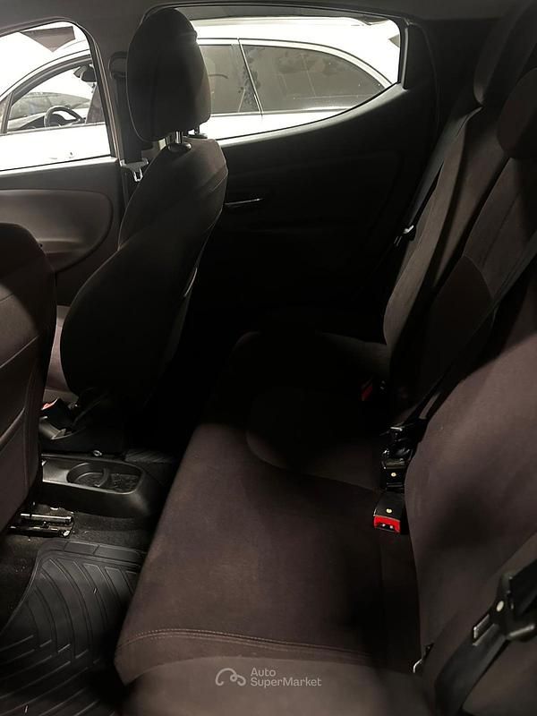 Usata Lancia Ypsilon 69 CV (50 kW) 2012 Oro Utilitaria