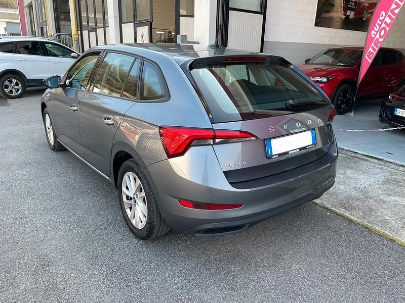 Brugt Skoda Scala Ambition 95 HK (69 kW) 2023 Grå Hatchback