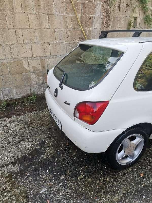 Usata Ford Fiesta 75 CV (55 kW) 1998 Bianco Utilitaria