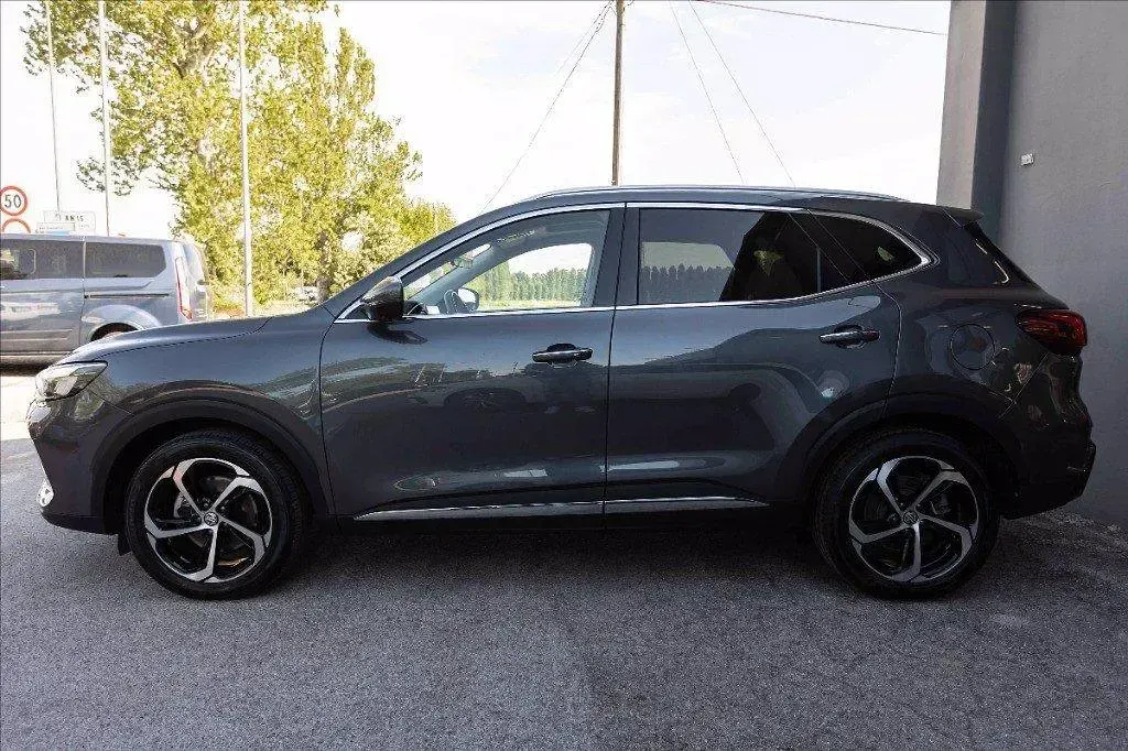 Usata MG HS Luxury 162 CV (119 kW) 2024 Grigio metallizzato SUV