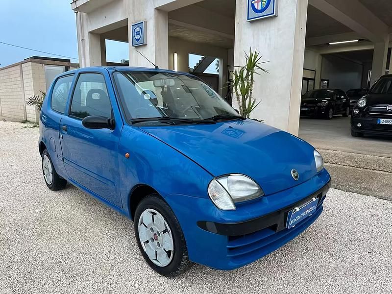 Usata Fiat 600 54 CV (39 kW) 2003 Blu Berlina