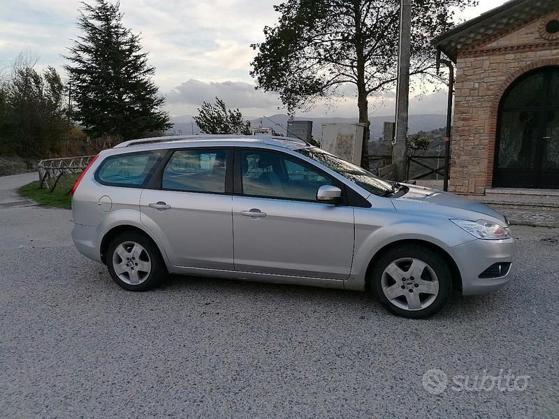 Usata Ford Focus 95 CV (69 kW) 2009 Grigio Station wagon