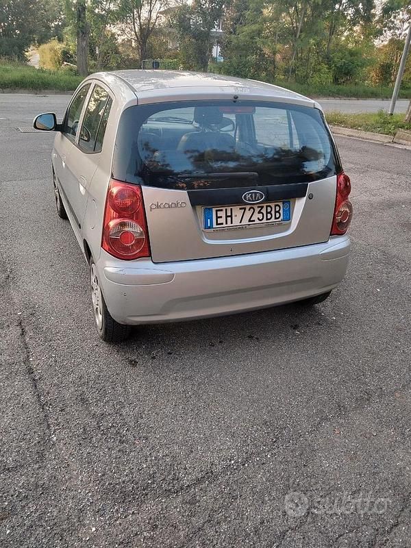 Usata Kia Picanto 62 CV (45 kW) 2011 Grigio Utilitaria