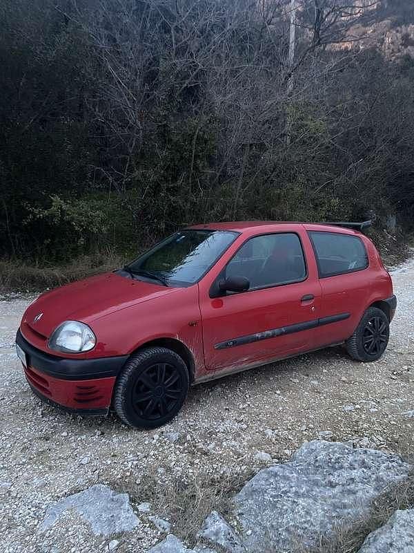 Usata Renault Clio II 58 CV (42 kW) 2000 Berlina