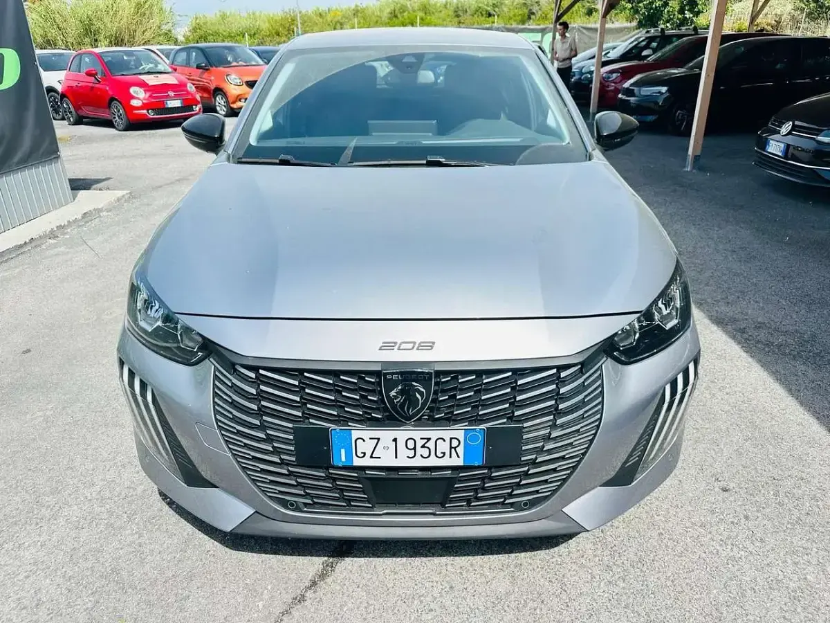 Usata Peugeot 208 Allure 101 CV (74 kW) 2025 Argento Utilitaria