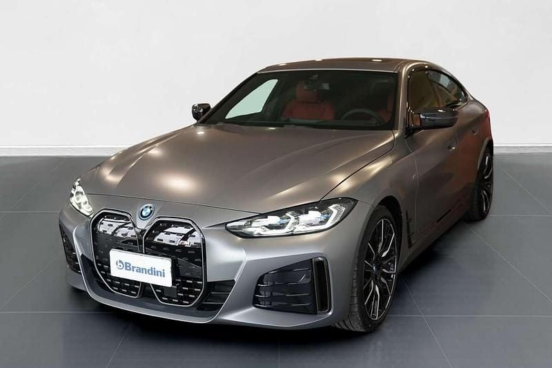 Frozen pure grey Usata 2024 BMW i4 Comfort Edition Tre volumi | 56.407 € (Cara) - Immagine 1/4