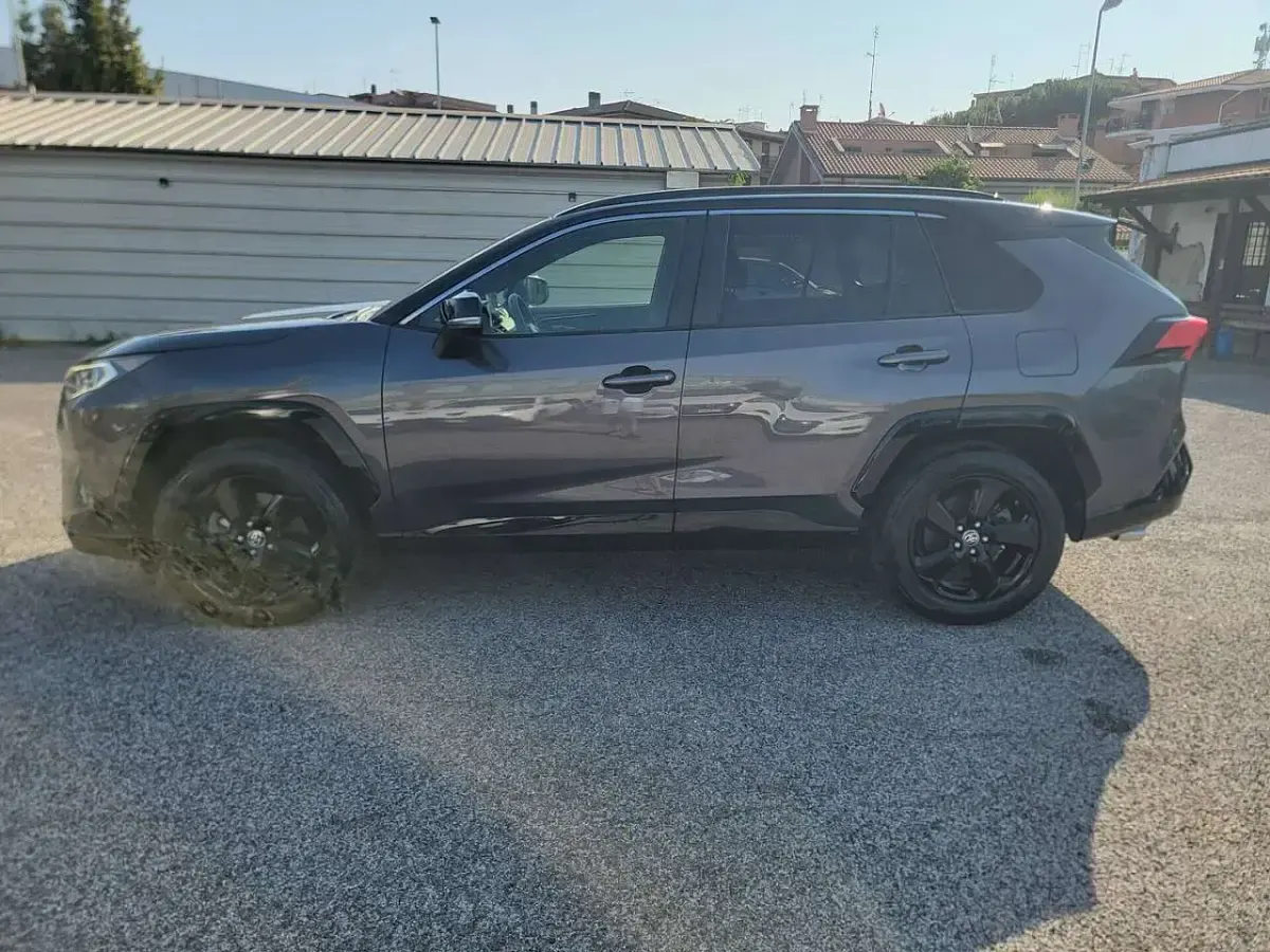Usata Toyota RAV4 Hybrid Style 178 CV (130 kW) 2021 Grigio SUV