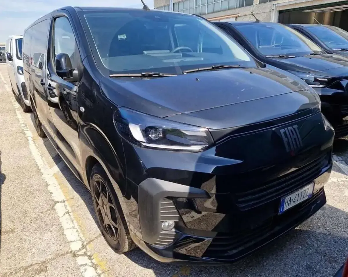 Usata Fiat Ulysse 131 kW (179 CV) 2025 Nero / metallizzato Monovolume