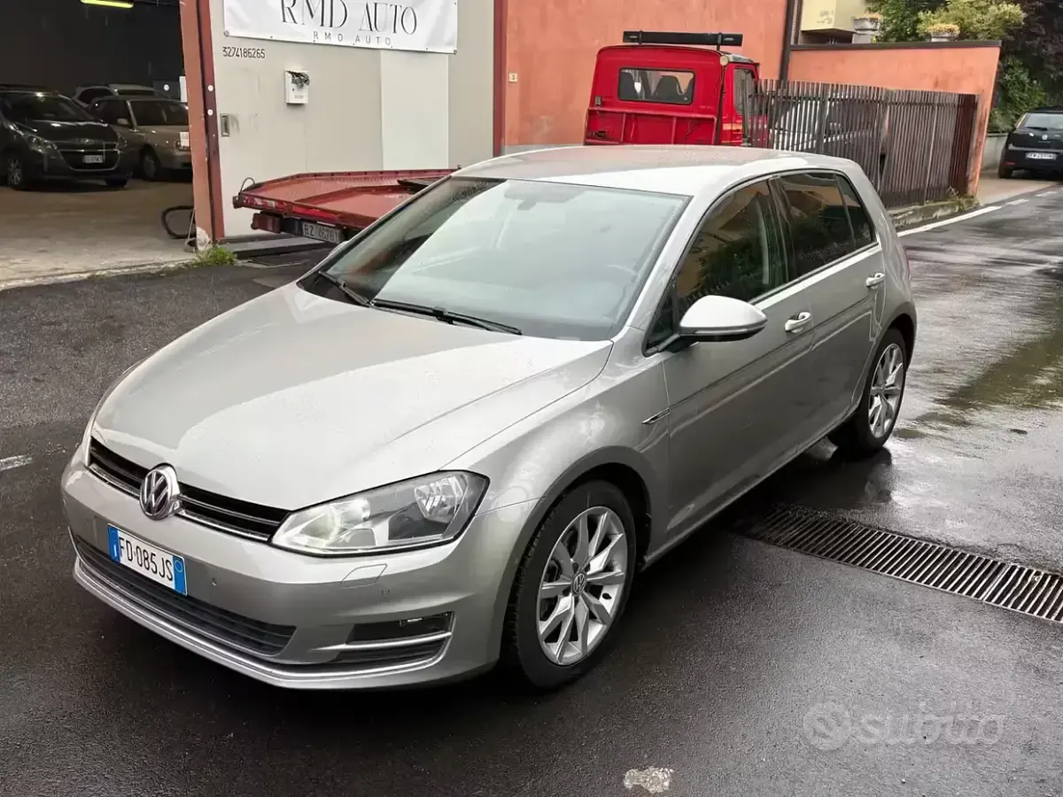 Begagnad VW Golf VII Highline 110 HK (80 kW) 2016 Brun Sedan