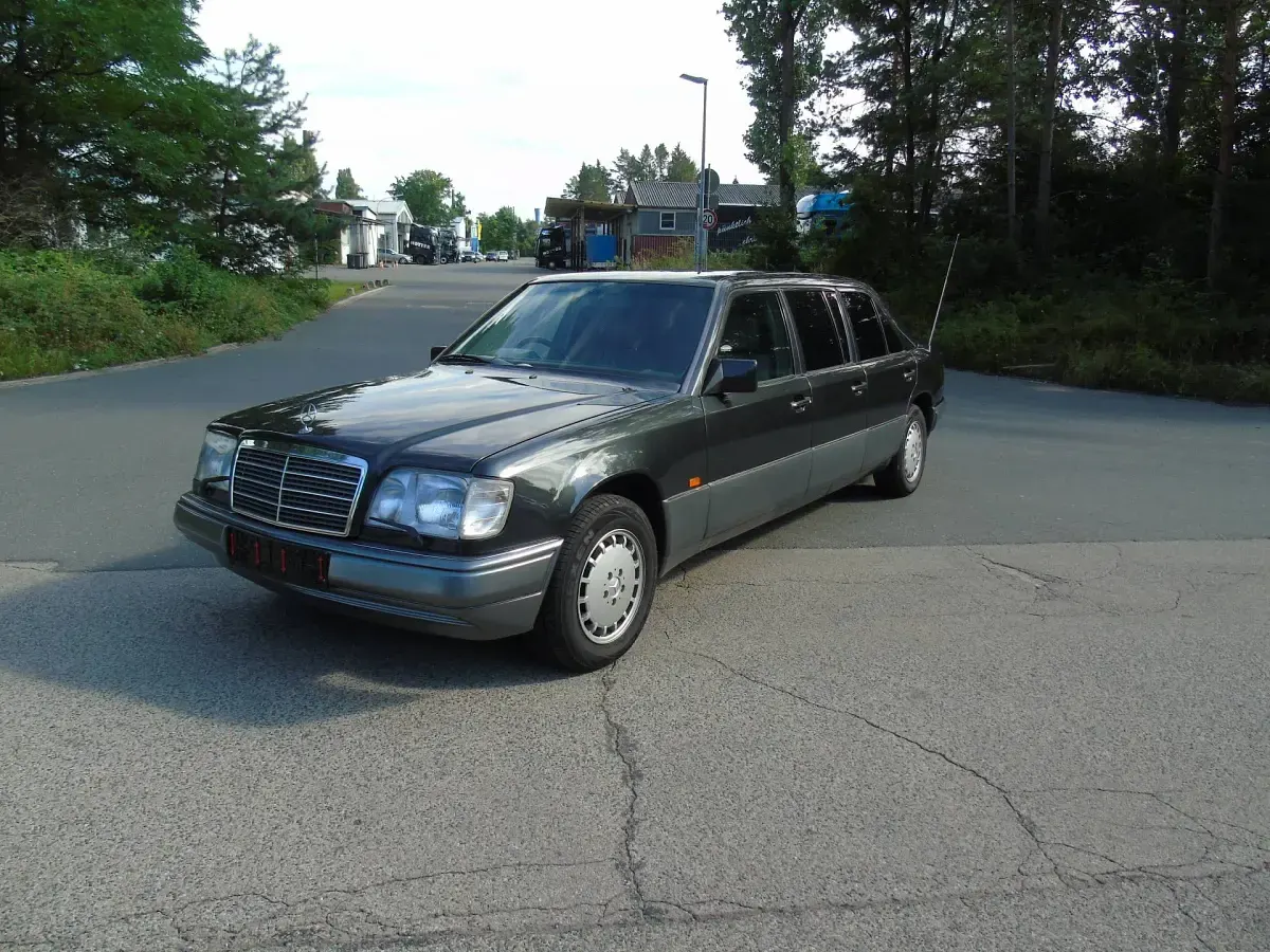 Usata Mercedes 260 160 CV (117 kW) 1991 Nero Berlina