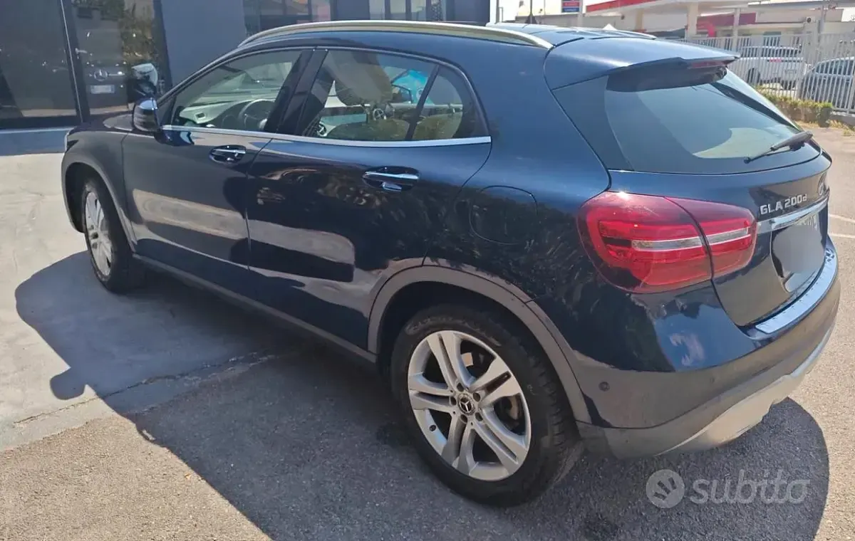 Usata Mercedes GLA200 136 CV (100 kW) 2017 Blu SUV