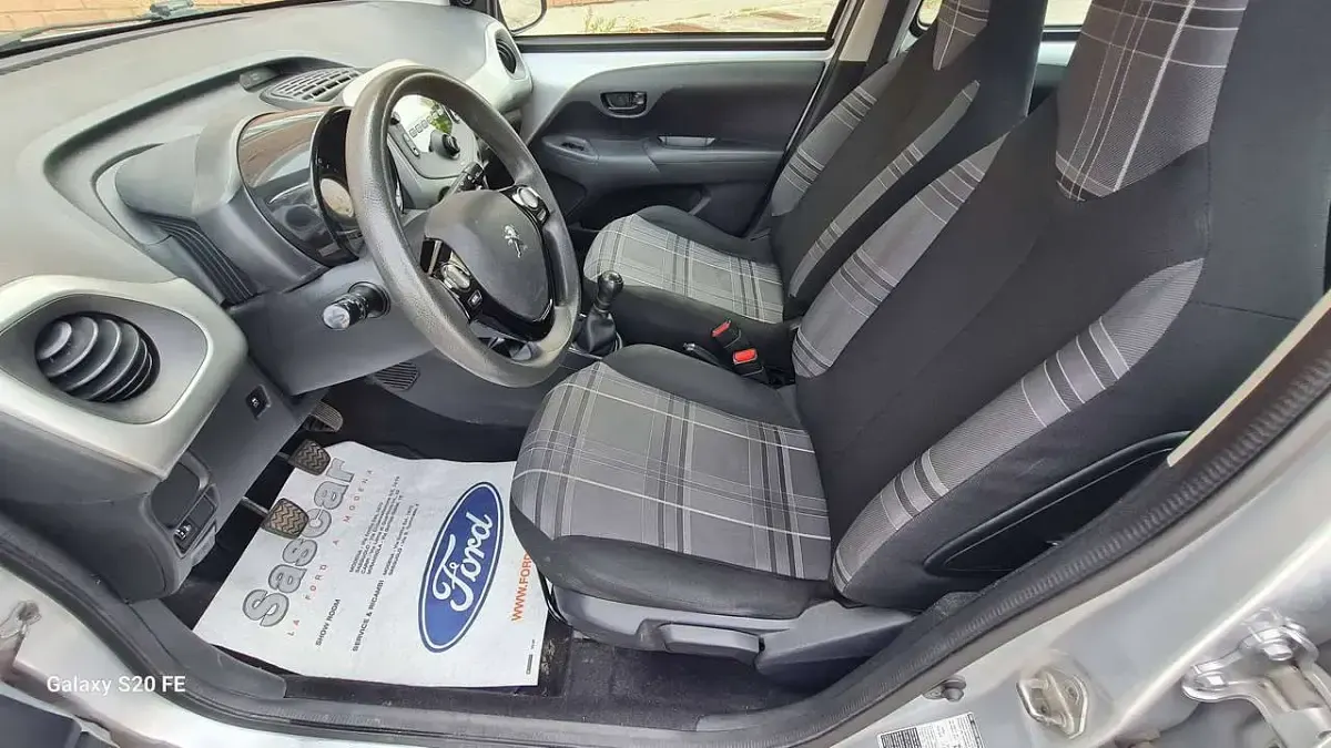 Usata Peugeot 108 Access 69 CV (50 kW) 2016 Grigio Utilitaria