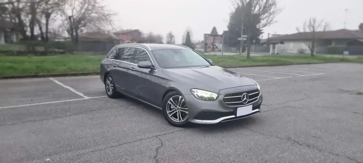 Usata Mercedes E200 Premium 160 CV (117 kW) 2021 Grigio Station wagon