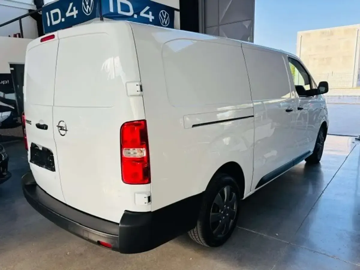 Usata Opel Vivaro-e Combi Enjoy 120 CV (88 kW) 2023 Bianco Monovolume