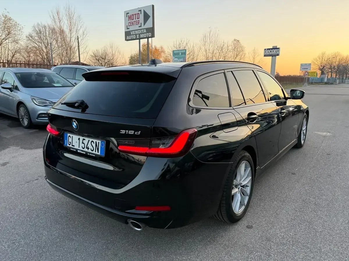 Usata BMW 318 Advantage 150 CV (110 kW) 2022 Nero Station wagon