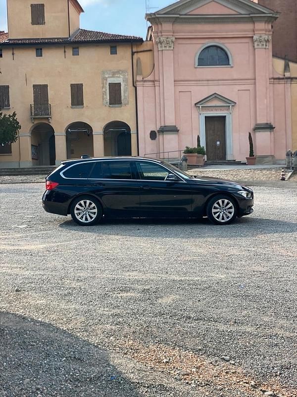 Usata BMW 318 150 CV (110 kW) 2016 Nero Station wagon