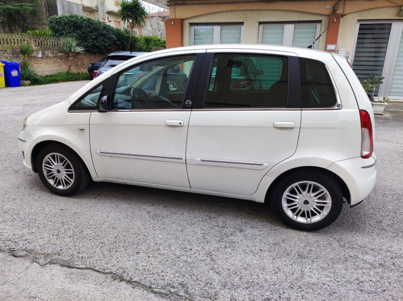 Usata Lancia Musa 77 CV (56 kW) 2012 Bianco Monovolume
