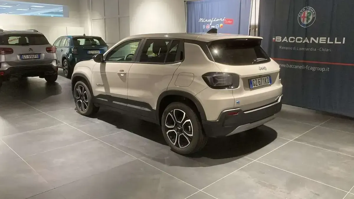 Usata Jeep Avenger EV Summit 114 kW (156 CV) 2025 Beige SUV