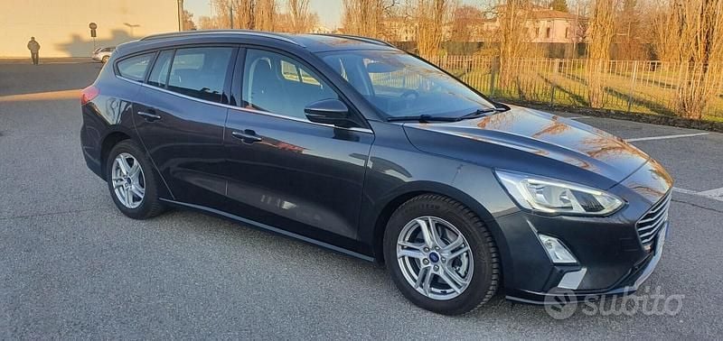 Usata Ford Focus 120 CV (88 kW) 2020 Grigio Station wagon