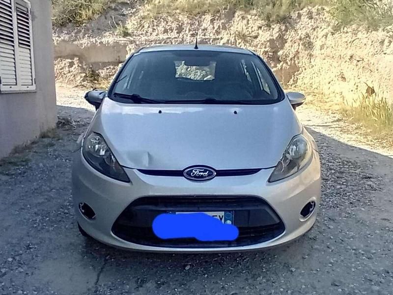 Usata Ford Fiesta 60 CV (44 kW) 2011 Grigio Utilitaria