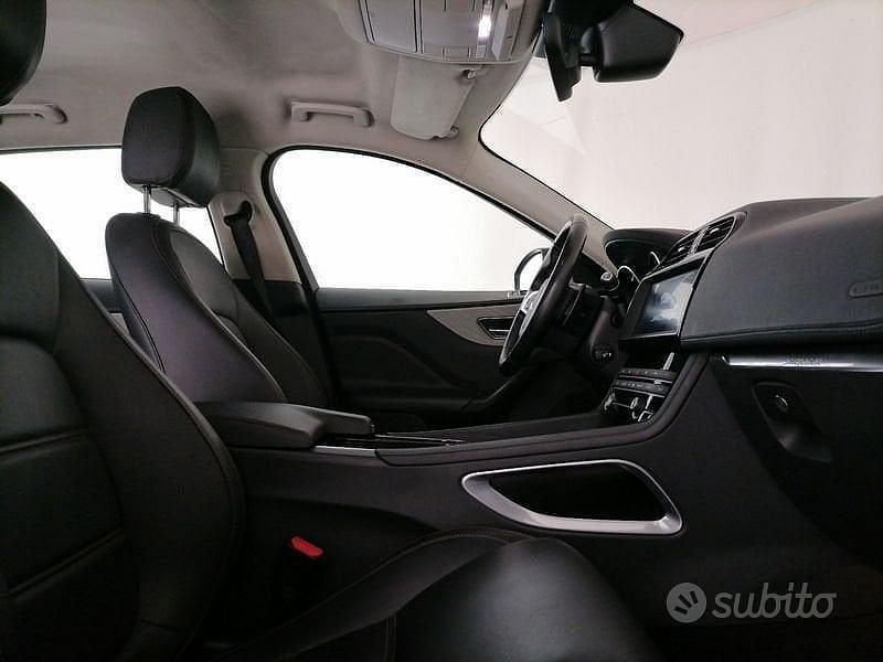 Begagnad Jaguar F-Pace Prestige 180 HK (132 kW) 2021 Grå SUV