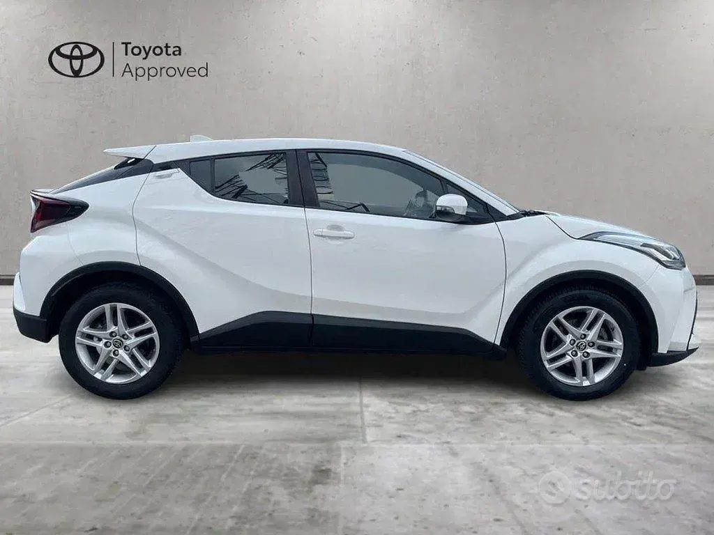 Usata Toyota C-HR Business Edition 122 CV (89 kW) 2023 Bianco SUV