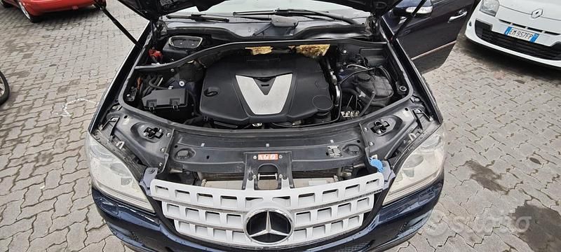 Usata Mercedes ML320 224 CV (164 kW) 2007 Blu SUV