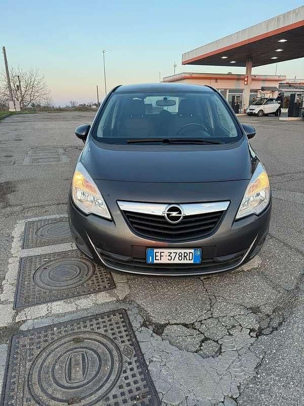 Usata Opel Meriva 120 CV (88 kW) 2010 Marrone Monovolume
