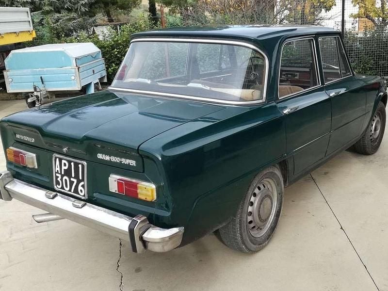 Verde Usata 1971 Alfa Romeo Giulia 1300 Super Tre volumi | 12.500 € - Immagine 1/4