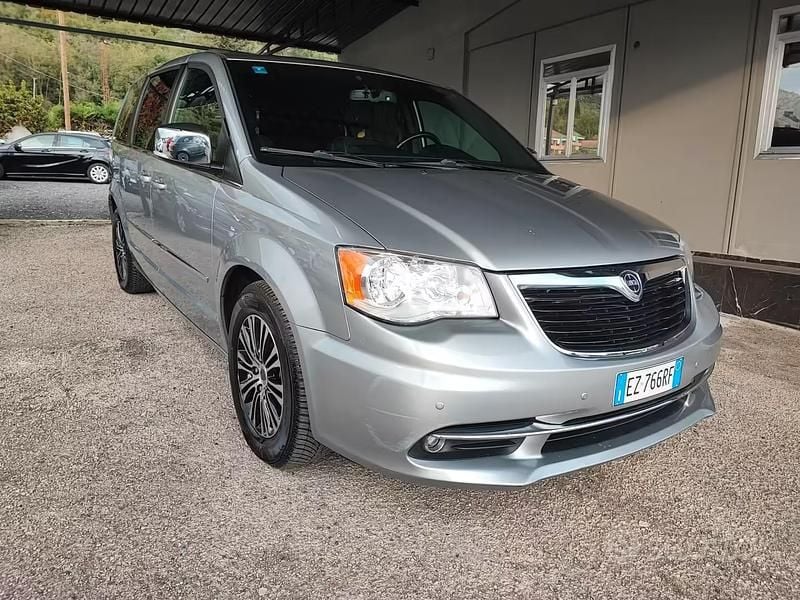 Usata Lancia Voyager Platinum 177 CV (130 kW) 2015 Grigio Monovolume