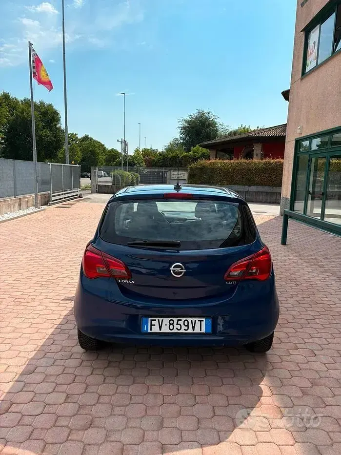 Usata Opel Corsa 75 CV (55 kW) 2019 Bluazzurro Utilitaria