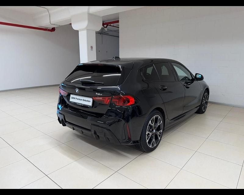 Usata BMW 118 M Sport 149 CV (109 kW) 2025 Black sapphire metallizzato Utilitaria