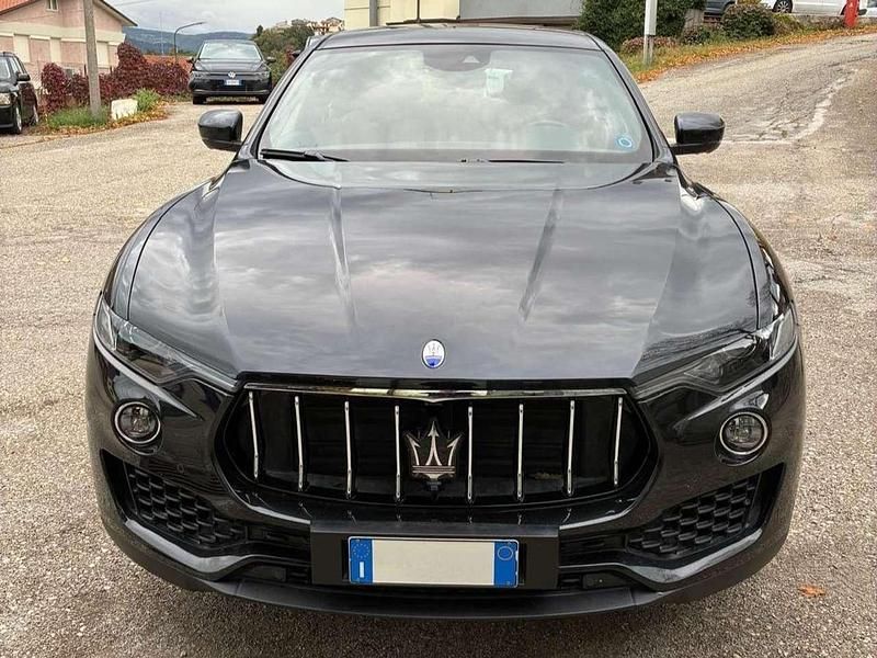 Nero Usata 2017 Maserati Levante SUV | 32.700 € (Ottimo prezzo) - Immagine 1/4