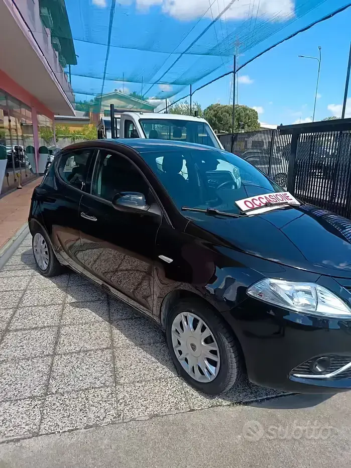 Usata Lancia Ypsilon Gold 69 CV (50 kW) 2014 Nero Utilitaria