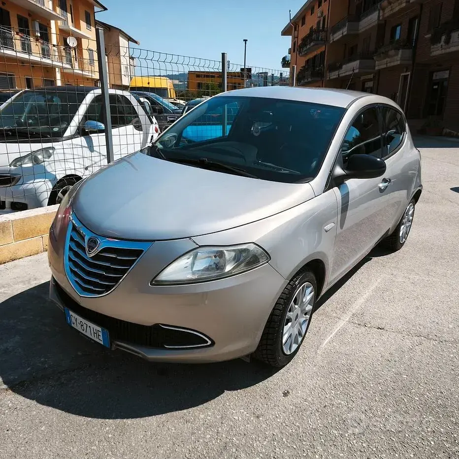 Usata Lancia Ypsilon Gold 95 CV (69 kW) 2012 Marrone Utilitaria