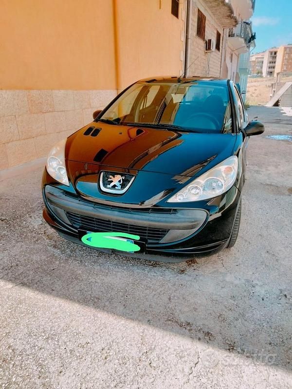 Usata Peugeot 206+ 60 CV (44 kW) 2011 Nero Utilitaria