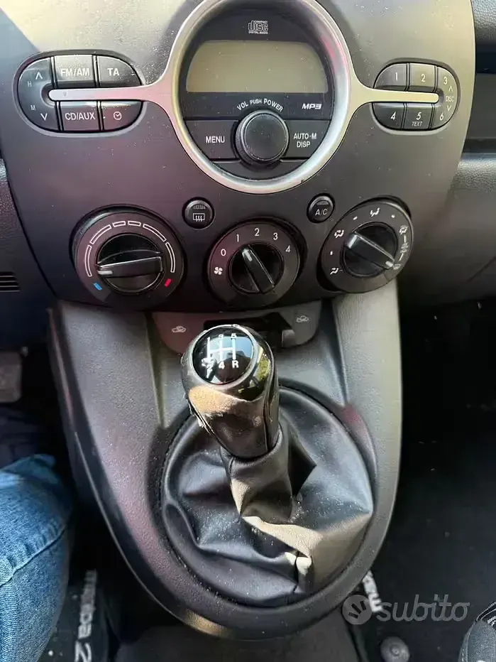 Usata Mazda 2 68 CV (50 kW) 2008 Grigio Utilitaria