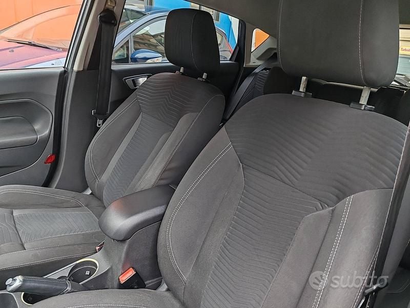 Usata Ford Fiesta Titanium 75 CV (55 kW) 2015 Blu Berlina