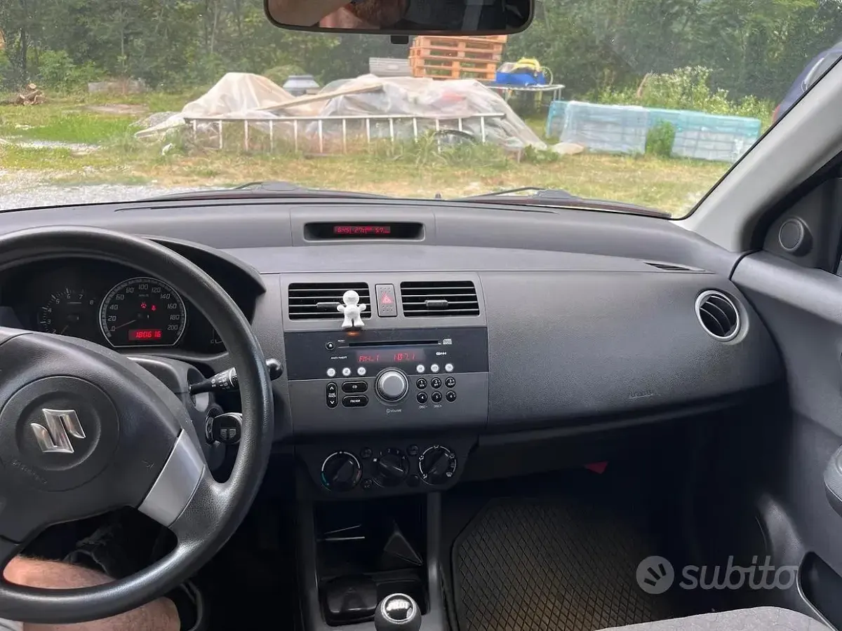 Usata Suzuki Swift 92 CV (67 kW) 2006 Grigio Utilitaria