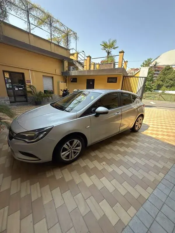Usata Opel Astra S 106 CV (77 kW) 2017 Berlina