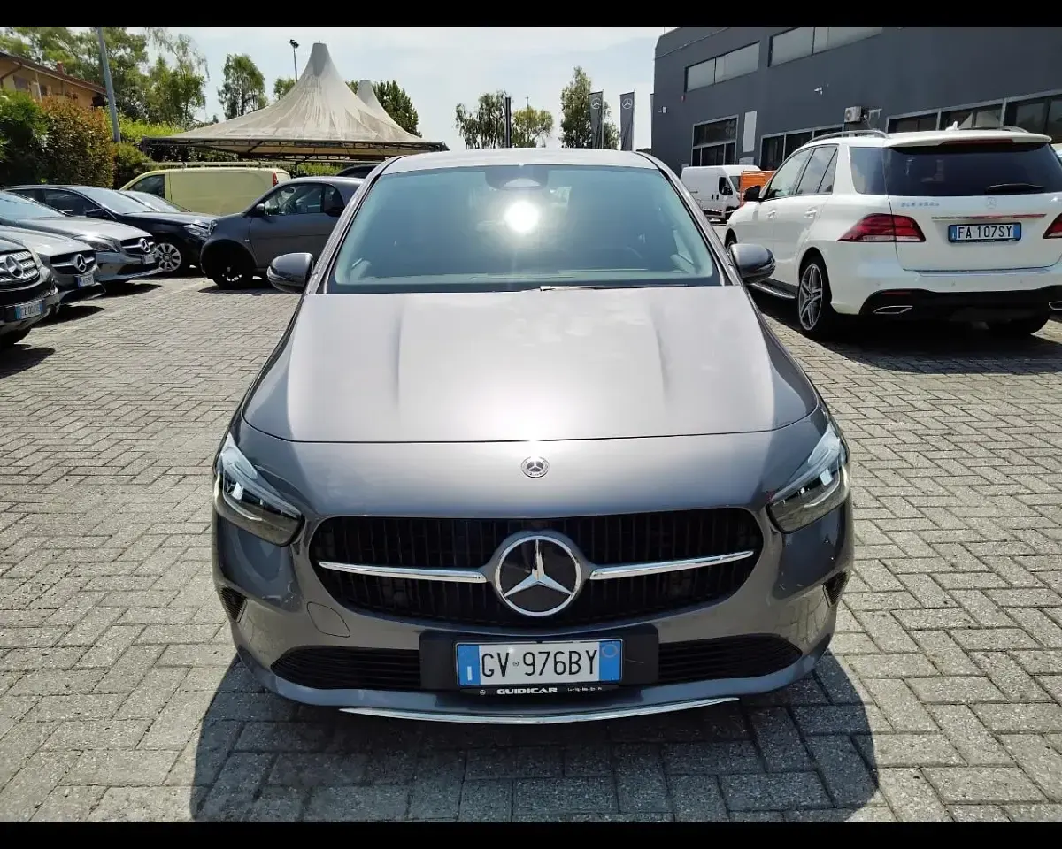 Usata Mercedes B180 Advanced 135 CV (99 kW) 2023 Grigio Utilitaria